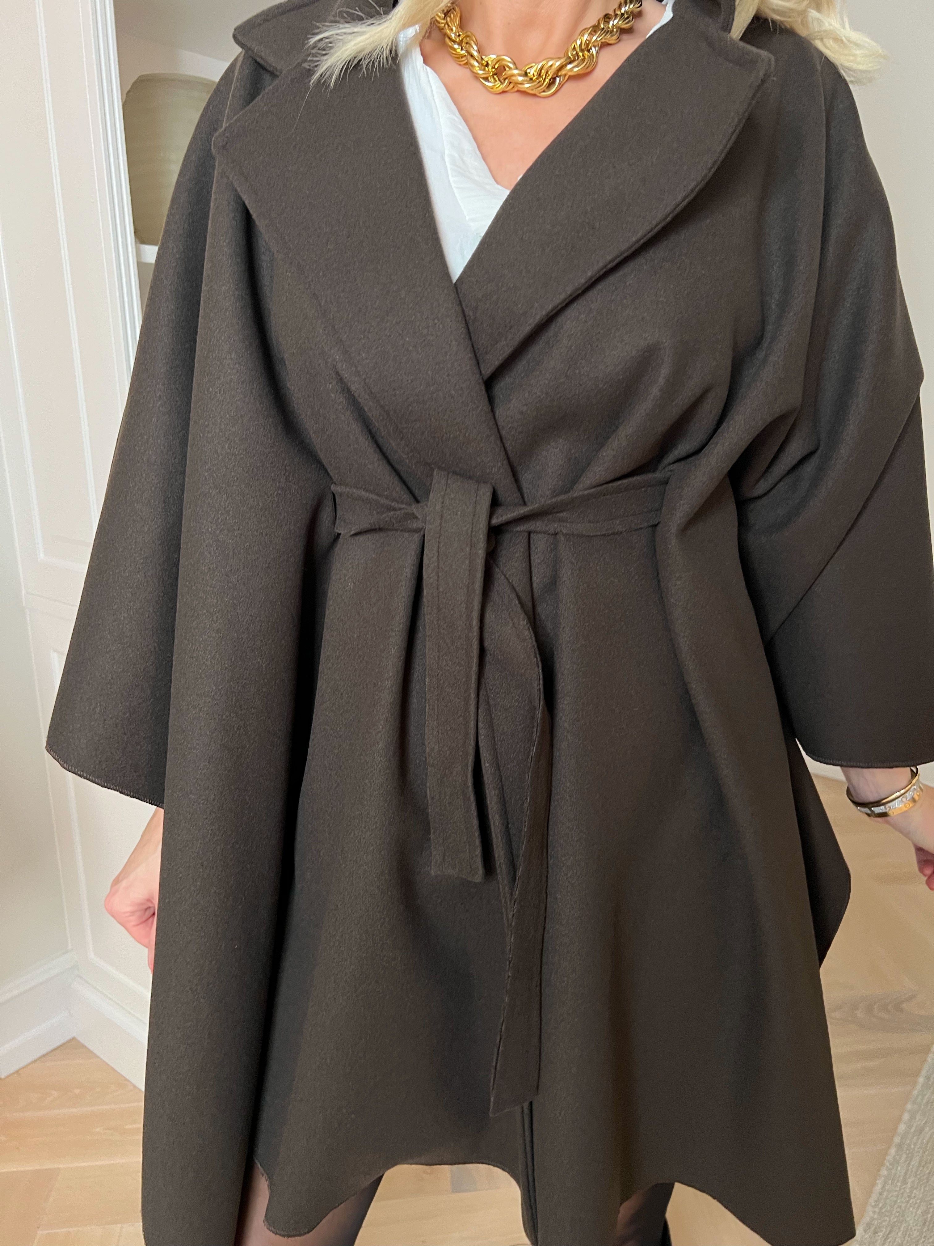 Zanna - Klassisk åben frakke med bælte i taljen